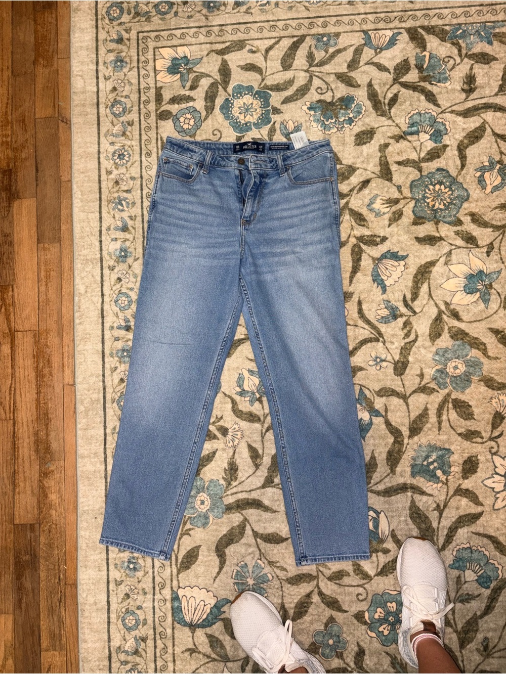 Hollister Women's Straight Leg Jeans in Light Blue Wash